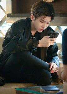 蔡徐坤陈伟霆最新爆料,揭秘娱乐圈幕后真相 第1张 蔡徐坤陈伟霆最新爆料,揭秘娱乐圈幕后真相 第1张