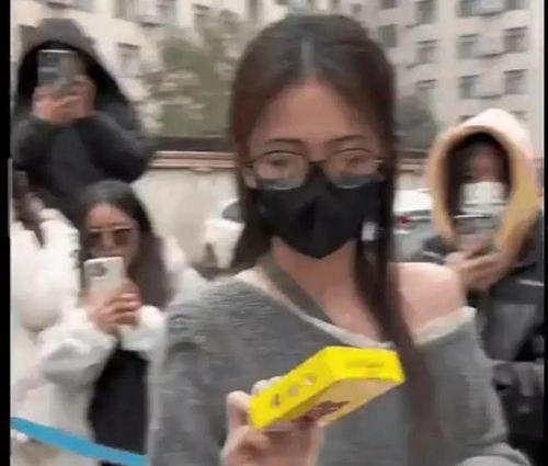 空姐吃瓜最新事件爆料视频,揭秘航班上的惊人一幕 第1张 空姐吃瓜最新事件爆料视频,揭秘航班上的惊人一幕 第1张